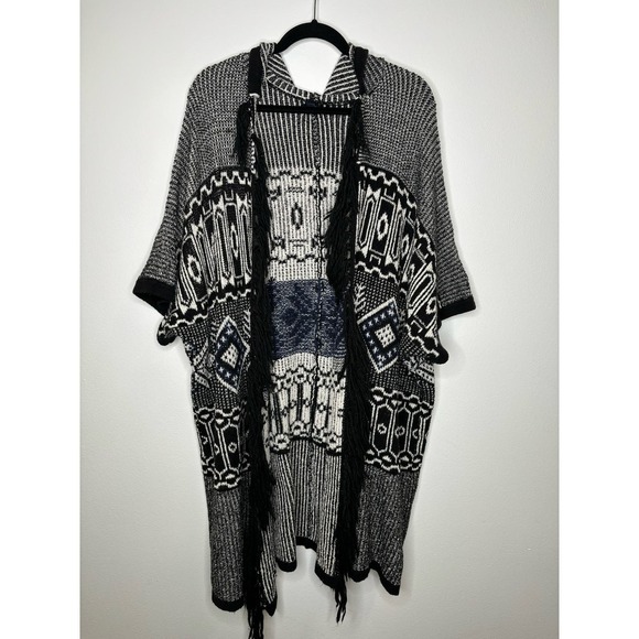 AEO Short Sleeve Oversized Fringe Knit Shawl Cardigan - Picture 1 of 5